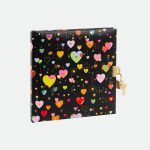 كتاب يوميات "من القلب إلى القلب" – تصميم داكن