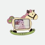 إطار صورة وردي بتصميم الحصان